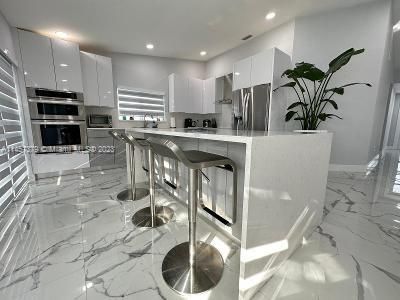 Recently Rented: $4,500 (3 beds, 2 baths, 1652 Square Feet)