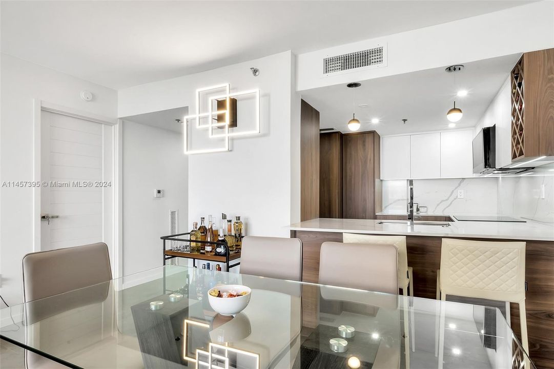 Недавно продано: $429,000 (1 спален, 1 ванн, 753 Квадратных фут)