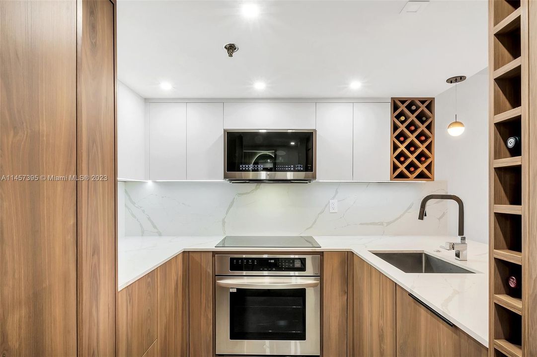 Недавно продано: $429,000 (1 спален, 1 ванн, 753 Квадратных фут)