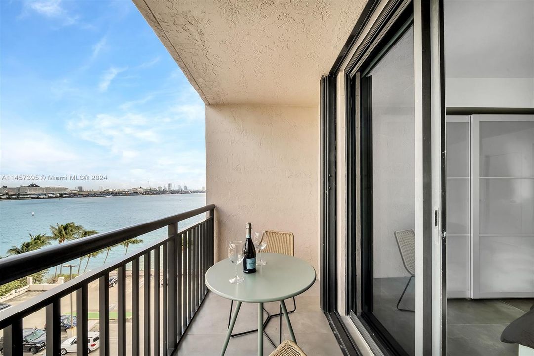 Недавно продано: $429,000 (1 спален, 1 ванн, 753 Квадратных фут)