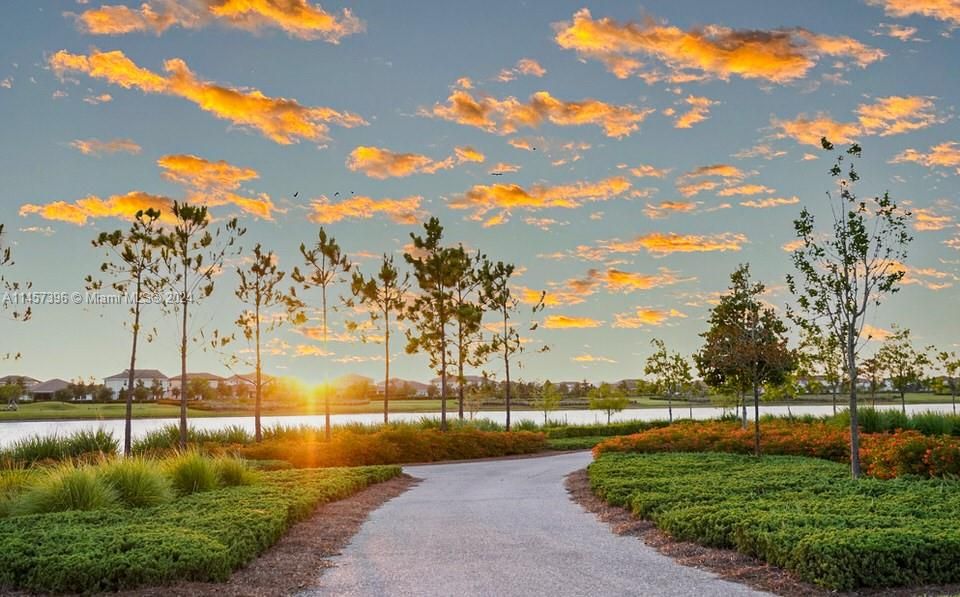 Недавно продано: $774,900 (4 спален, 3 ванн, 2602 Квадратных фут)