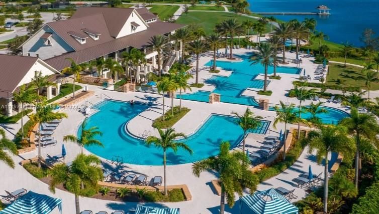 Недавно продано: $774,900 (4 спален, 3 ванн, 2602 Квадратных фут)