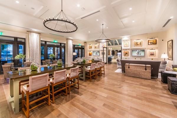 Недавно продано: $774,900 (4 спален, 3 ванн, 2602 Квадратных фут)