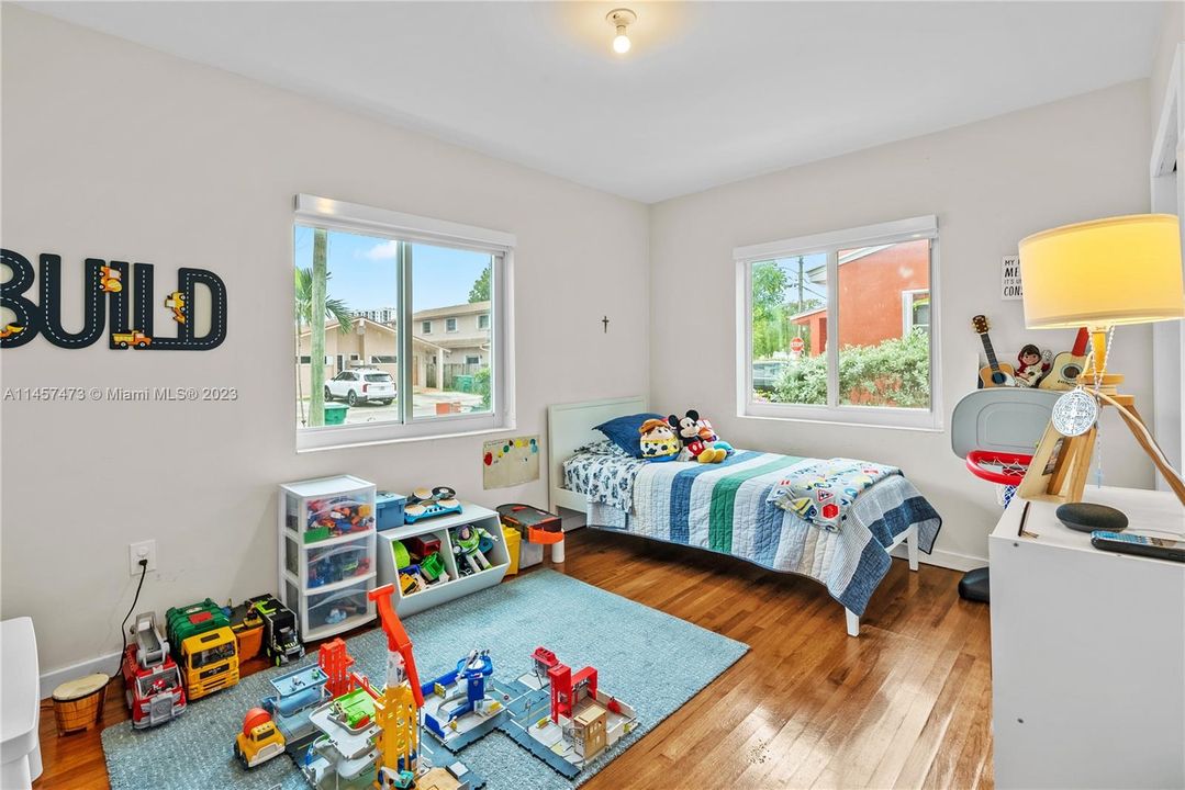 Недавно продано: $749,000 (3 спален, 2 ванн, 1404 Квадратных фут)