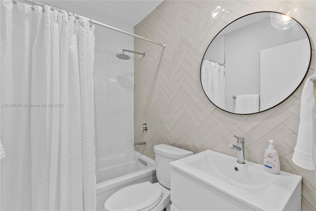 Недавно продано: $749,000 (3 спален, 2 ванн, 1404 Квадратных фут)