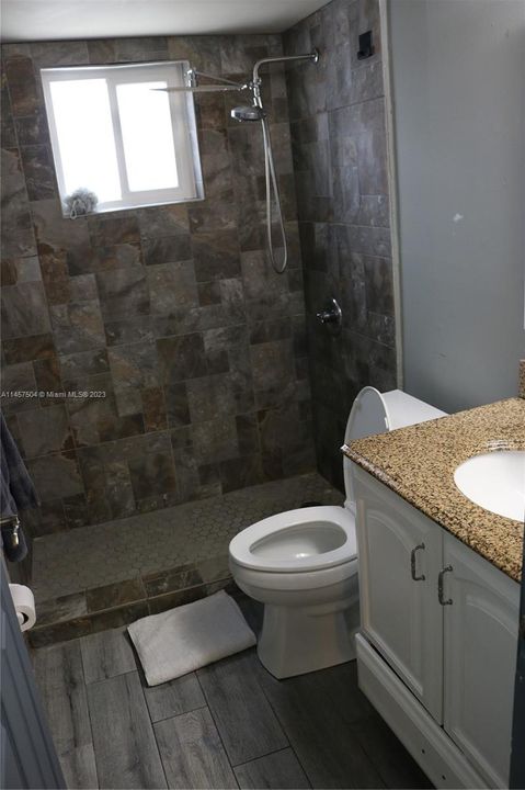 Vendido Recientemente: $160,000 (2 camas, 1 baños, 850 Pies cuadrados)