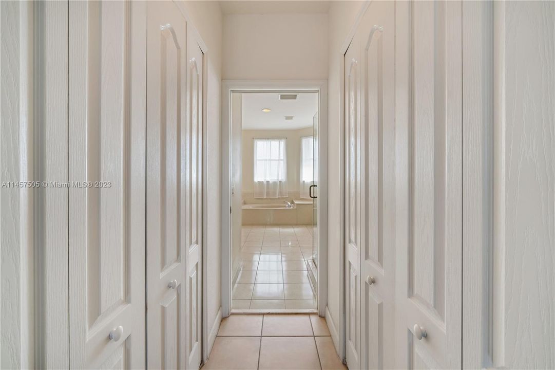 Недавно продано: $750,000 (4 спален, 4 ванн, 2650 Квадратных фут)