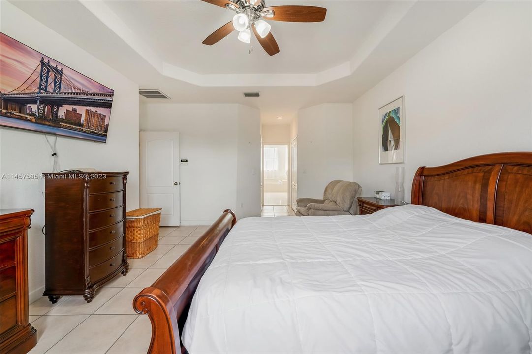 Недавно продано: $750,000 (4 спален, 4 ванн, 2650 Квадратных фут)