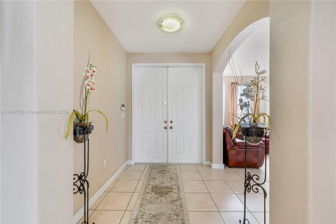 Недавно продано: $750,000 (4 спален, 4 ванн, 2650 Квадратных фут)