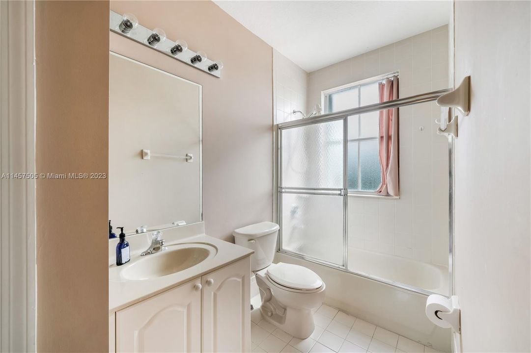 Недавно продано: $750,000 (4 спален, 4 ванн, 2650 Квадратных фут)