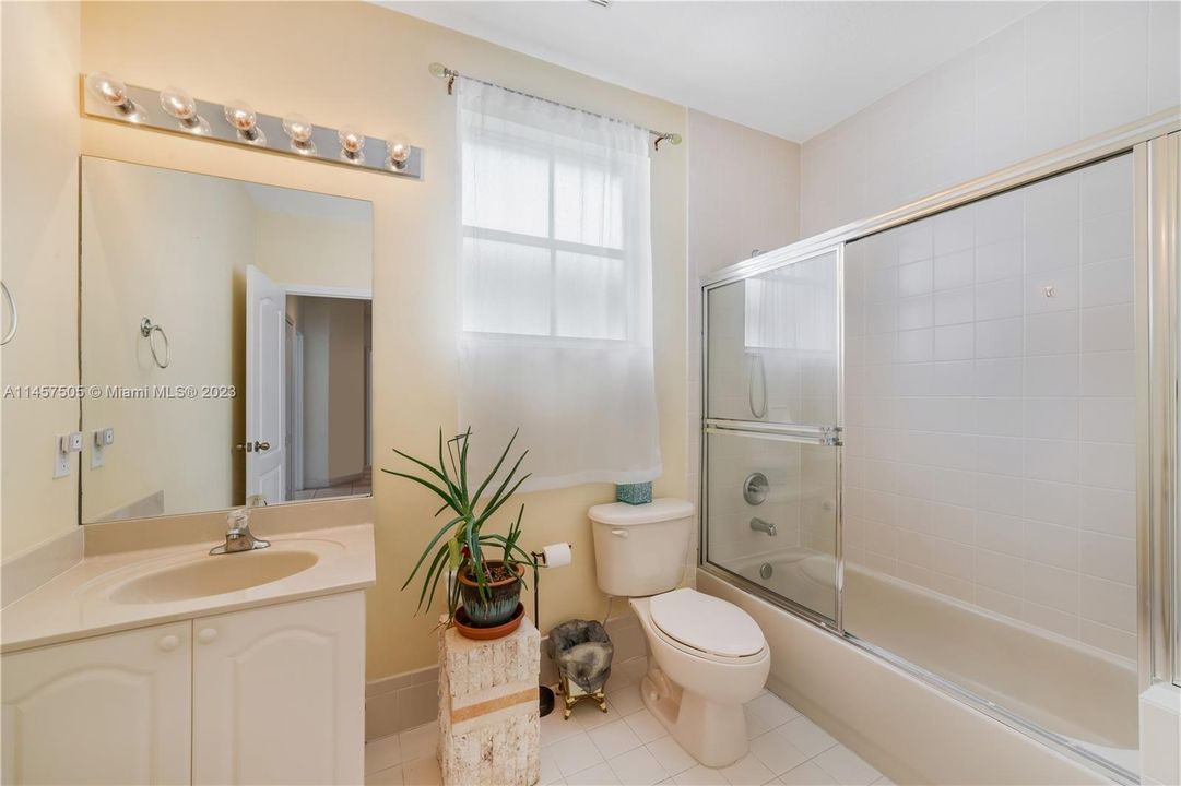 Недавно продано: $750,000 (4 спален, 4 ванн, 2650 Квадратных фут)