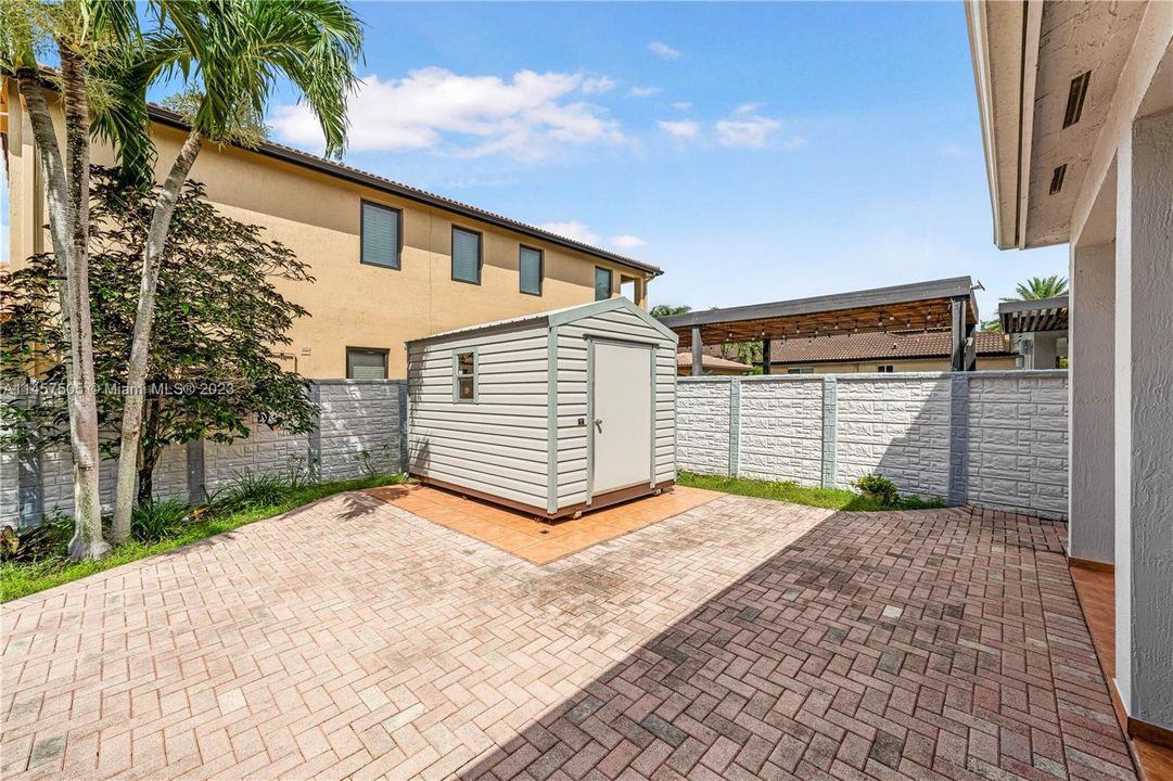 Недавно продано: $750,000 (4 спален, 4 ванн, 2650 Квадратных фут)