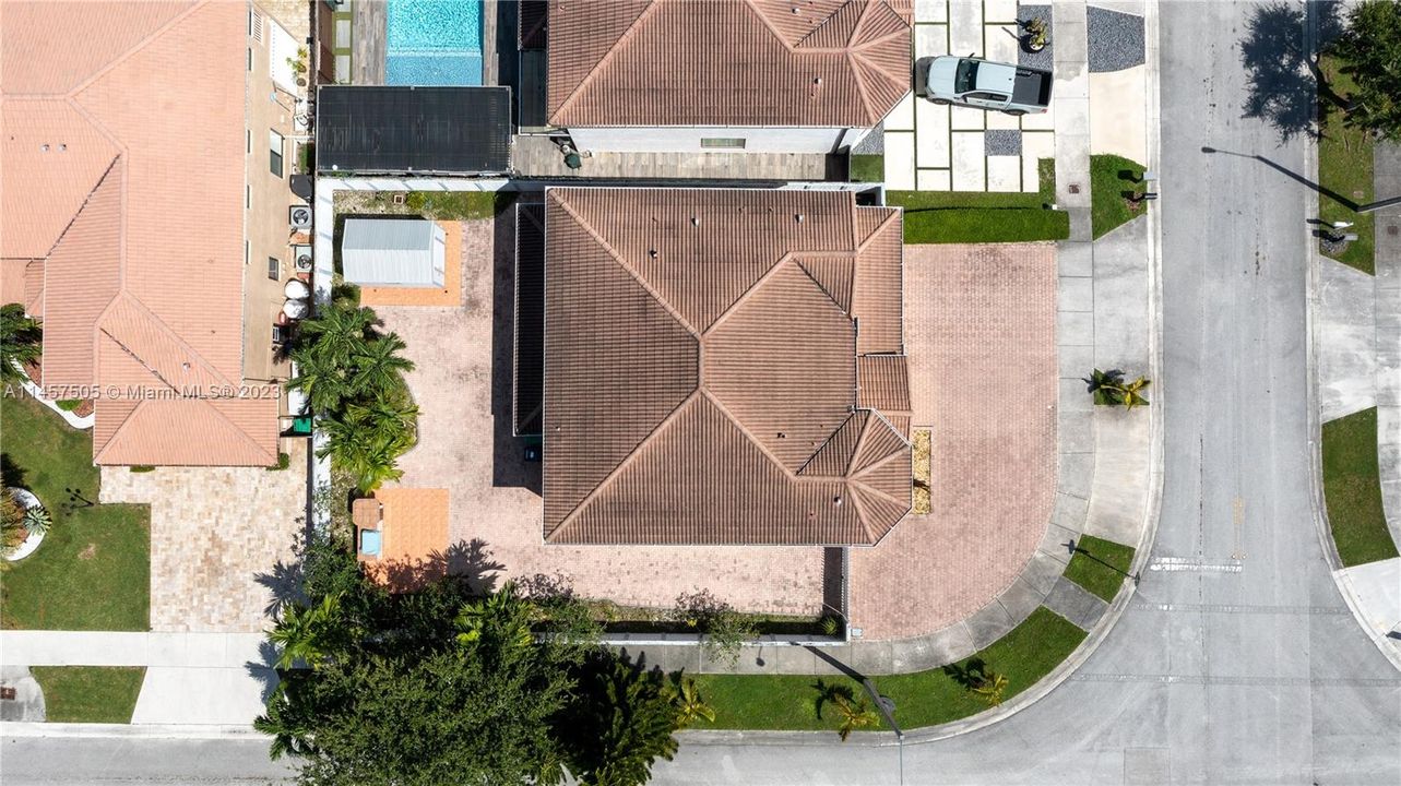 Недавно продано: $750,000 (4 спален, 4 ванн, 2650 Квадратных фут)