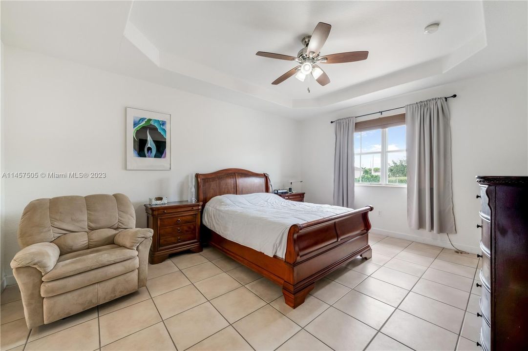 Недавно продано: $750,000 (4 спален, 4 ванн, 2650 Квадратных фут)