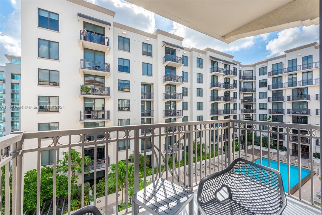 Recently Sold: $839,000 (2 beds, 2 baths, 986 Square Feet)