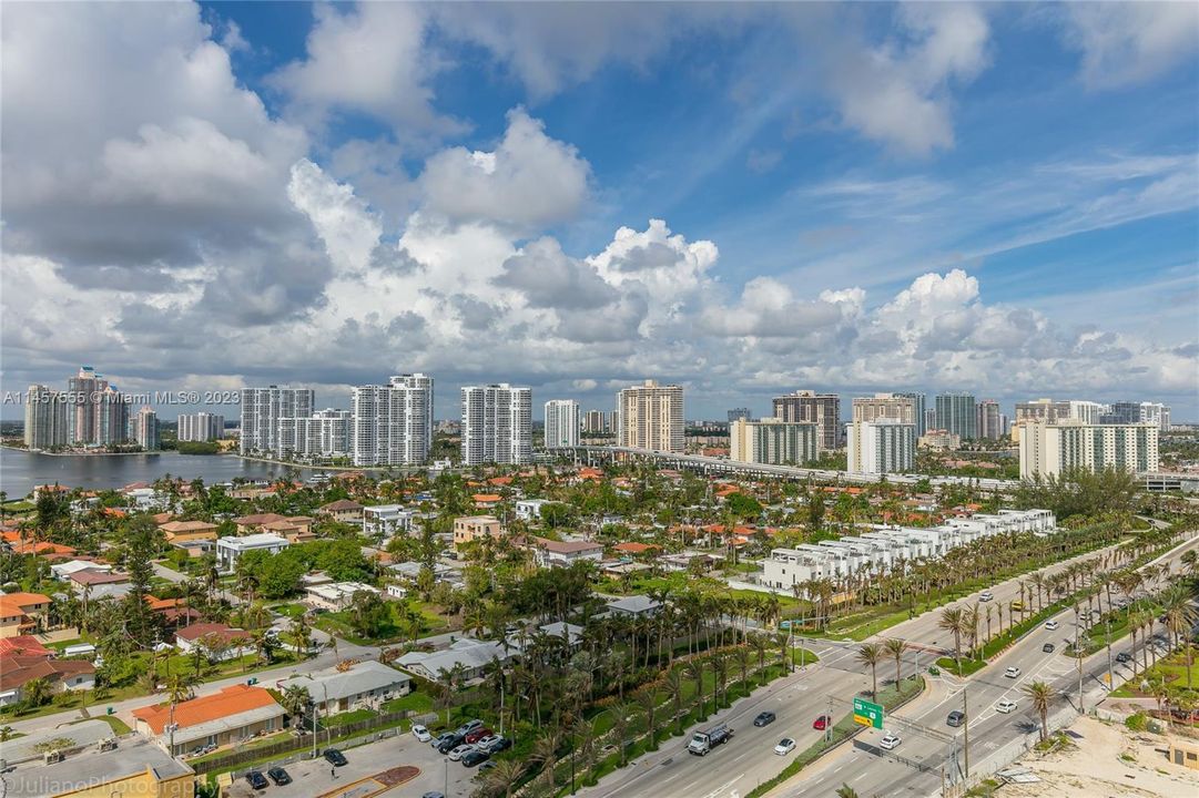 Recently Sold: $1,099,000 (2 beds, 3 baths, 1497 Square Feet)