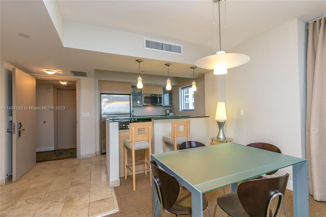 Recently Sold: $1,099,000 (2 beds, 3 baths, 1497 Square Feet)