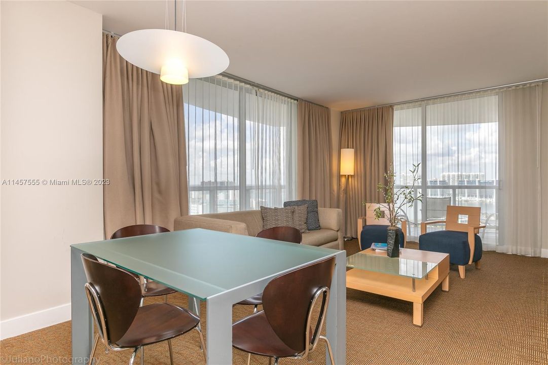 Recently Sold: $1,099,000 (2 beds, 3 baths, 1497 Square Feet)