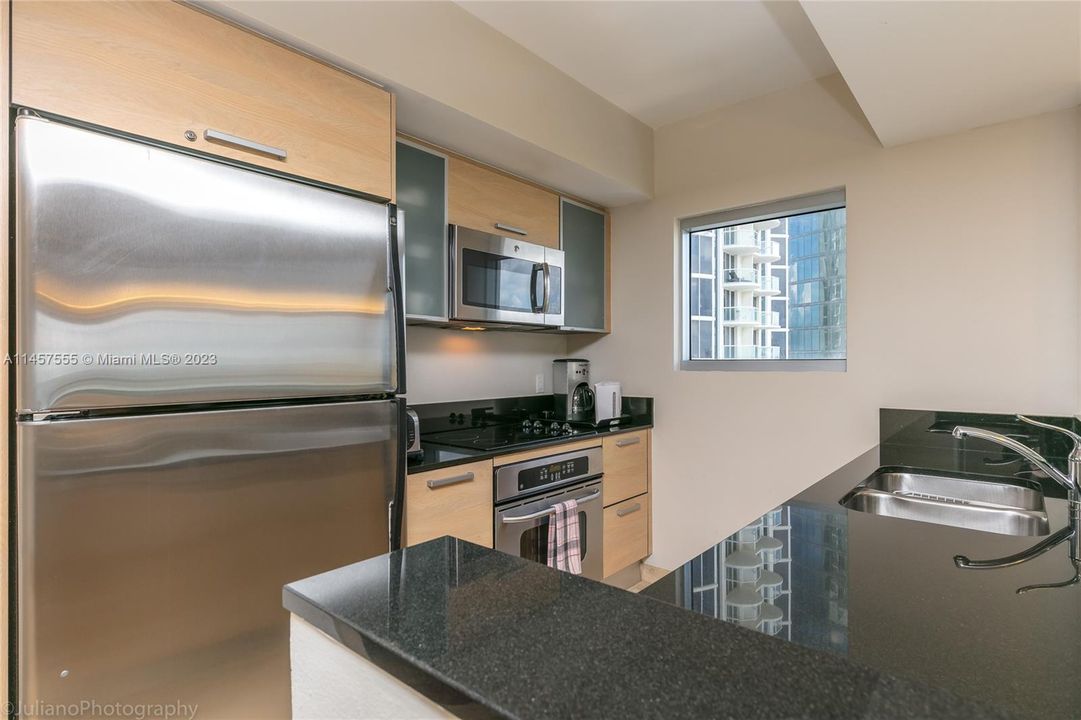 Recently Sold: $1,099,000 (2 beds, 3 baths, 1497 Square Feet)