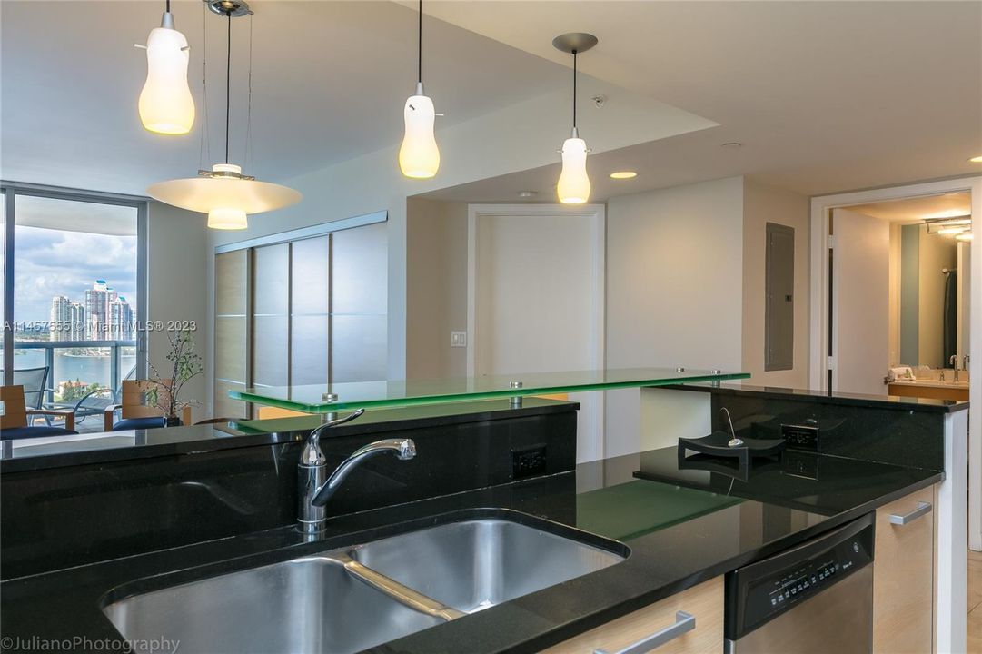 Recently Sold: $1,099,000 (2 beds, 3 baths, 1497 Square Feet)