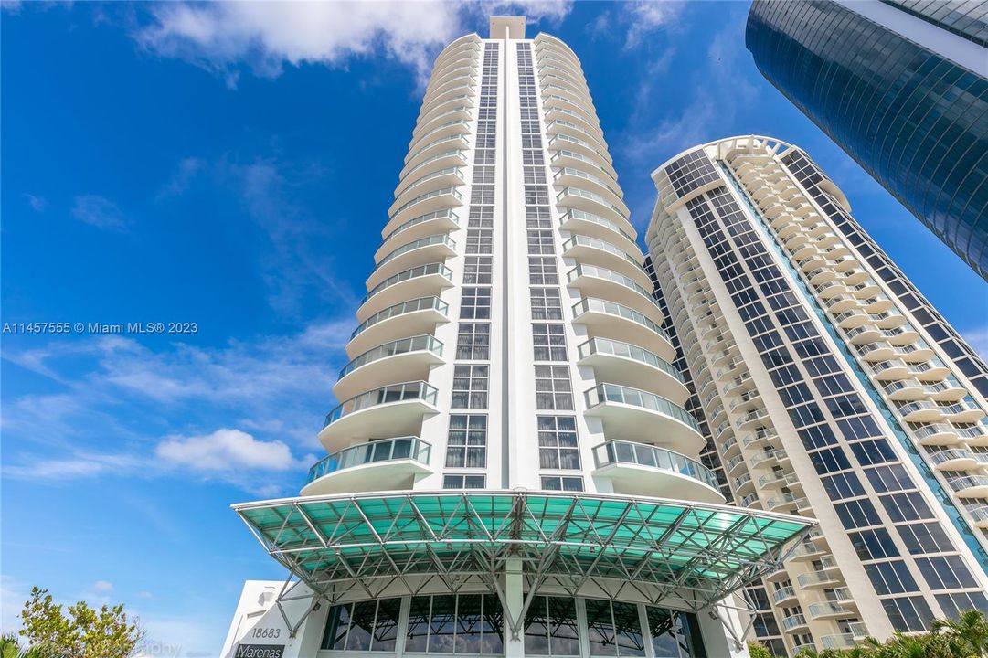Recently Sold: $1,099,000 (2 beds, 3 baths, 1497 Square Feet)