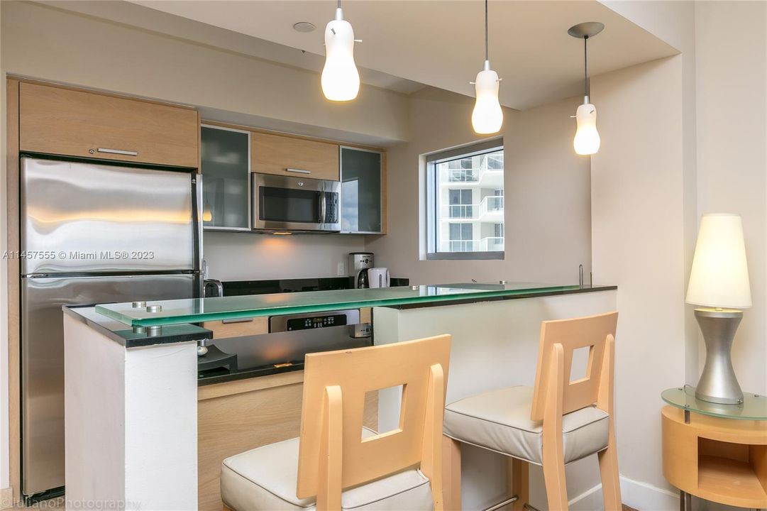 Recently Sold: $1,099,000 (2 beds, 3 baths, 1497 Square Feet)