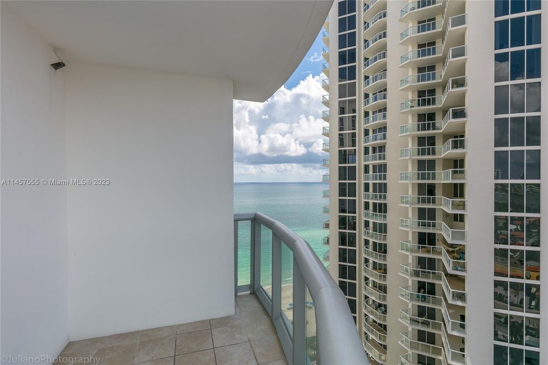 Recently Sold: $1,099,000 (2 beds, 3 baths, 1497 Square Feet)