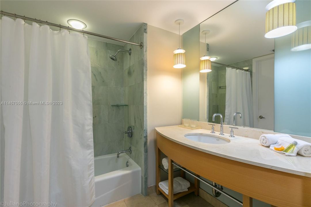 Recently Sold: $1,099,000 (2 beds, 3 baths, 1497 Square Feet)