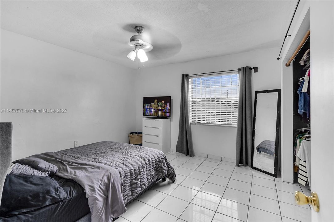 Recently Sold: $278,000 (2 beds, 1 baths, 868 Square Feet)