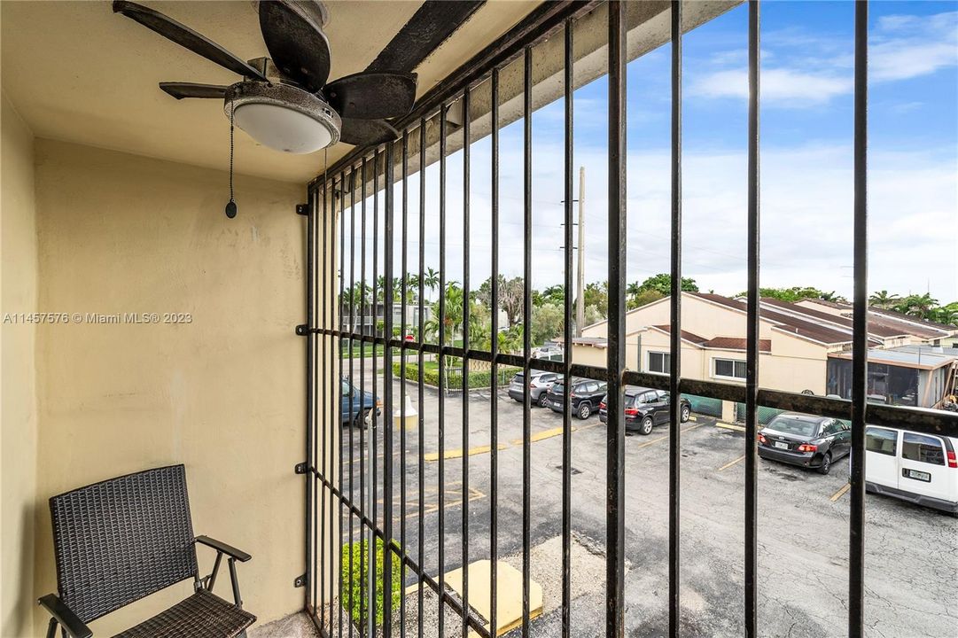 Recently Sold: $278,000 (2 beds, 1 baths, 868 Square Feet)