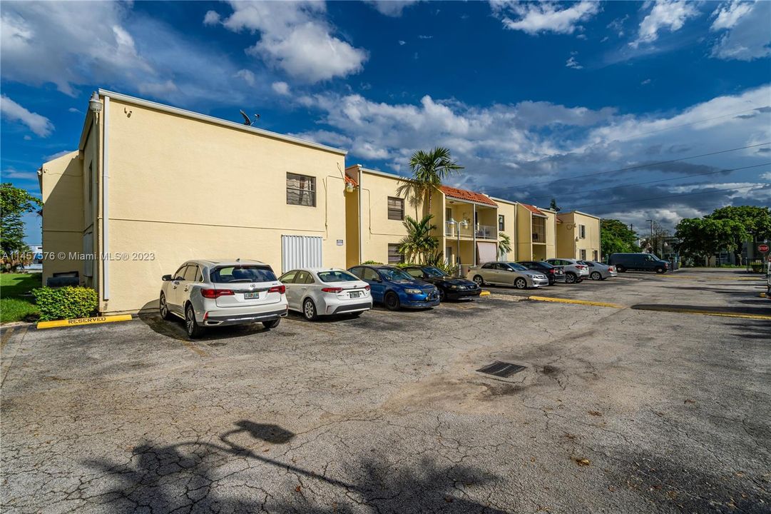 Recently Sold: $278,000 (2 beds, 1 baths, 868 Square Feet)