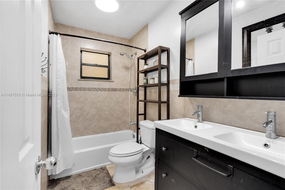 Recently Sold: $278,000 (2 beds, 1 baths, 868 Square Feet)