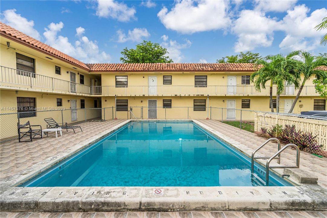 Recently Sold: $278,000 (2 beds, 1 baths, 868 Square Feet)