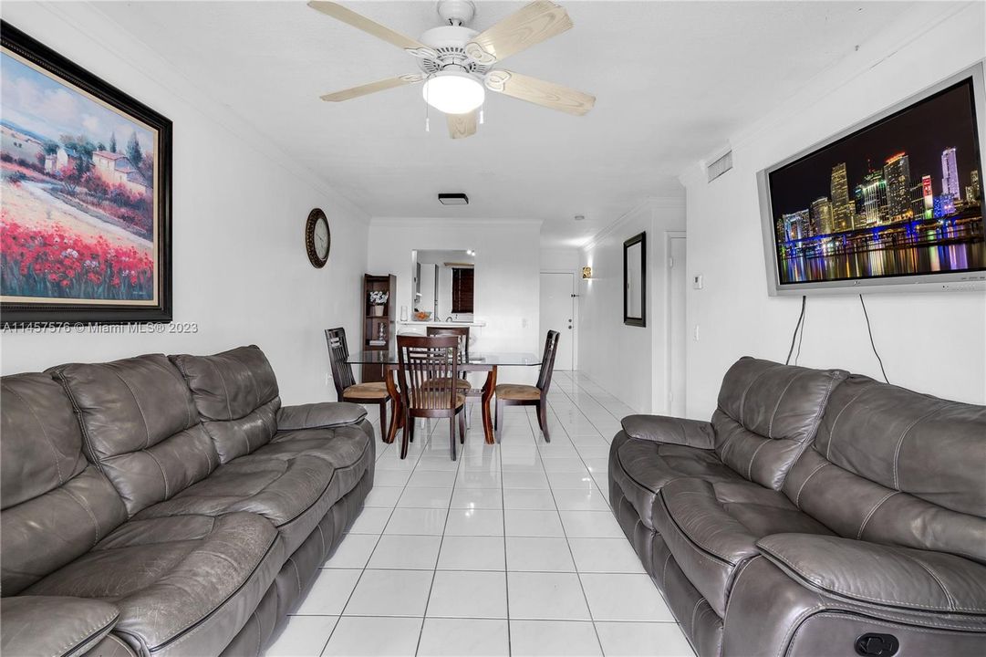 Recently Sold: $278,000 (2 beds, 1 baths, 868 Square Feet)