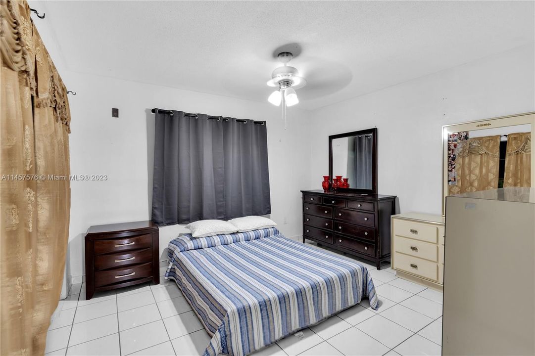 Recently Sold: $278,000 (2 beds, 1 baths, 868 Square Feet)