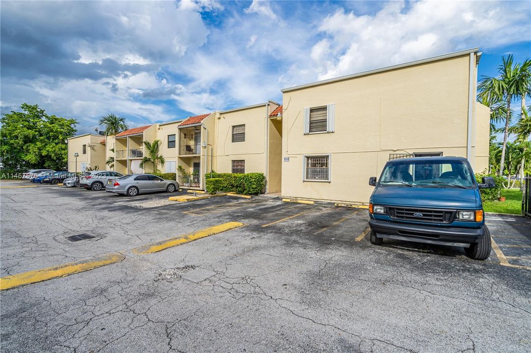 Recently Sold: $278,000 (2 beds, 1 baths, 868 Square Feet)