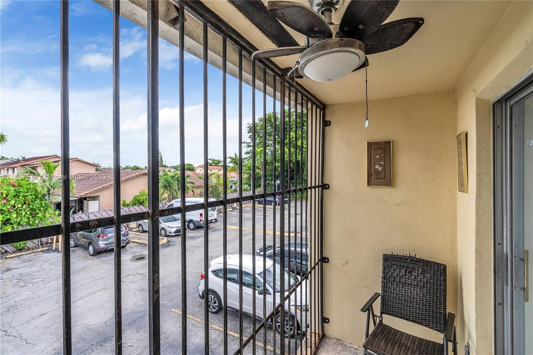 Recently Sold: $278,000 (2 beds, 1 baths, 868 Square Feet)