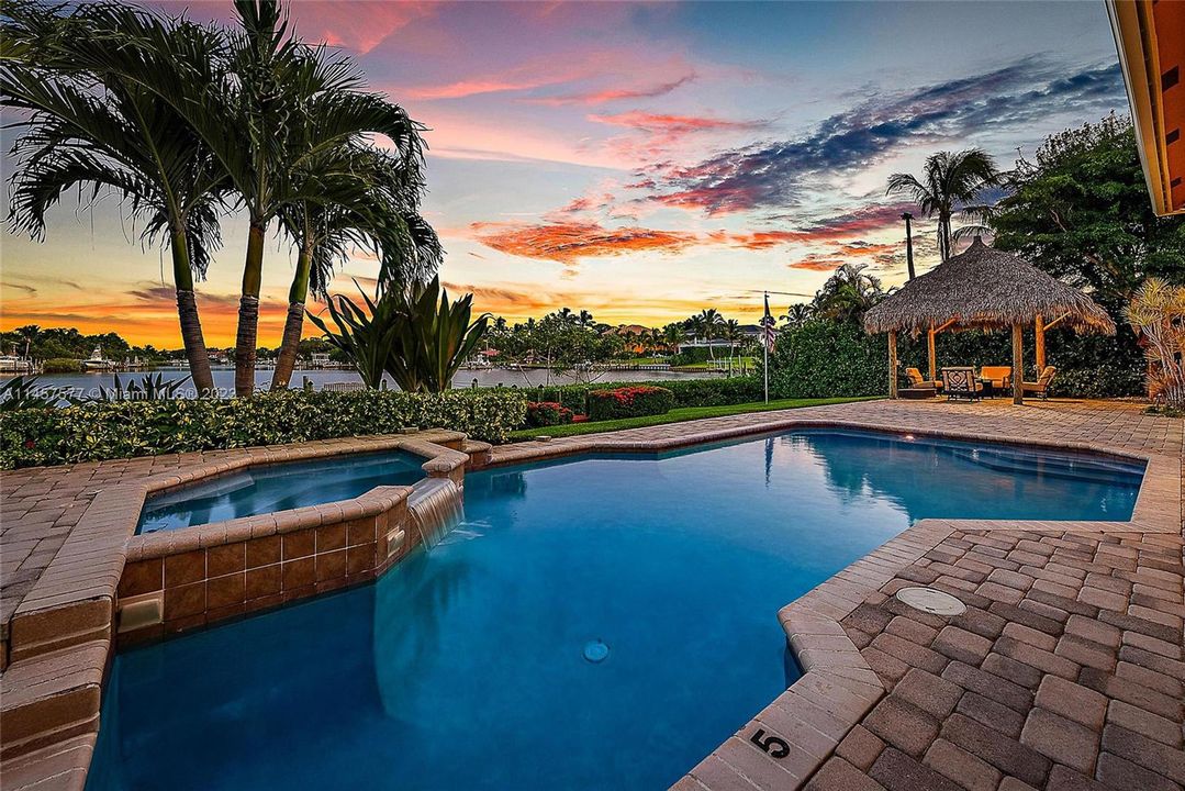 Recently Sold: $3,550,000 (3 beds, 4 baths, 4000 Square Feet)