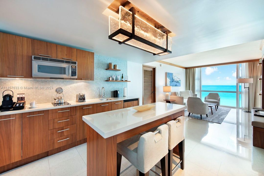 最近售出: $1,900,000 (2 贝兹, 2 浴室, 1181 平方英尺)