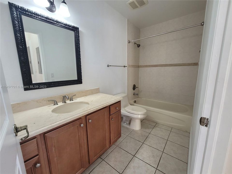 Recently Rented: $2,500 (2 beds, 2 baths, 970 Square Feet)