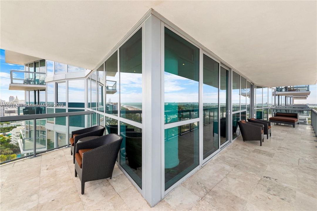 Recently Sold: $4,500,000 (2 beds, 2 baths, 1279 Square Feet)