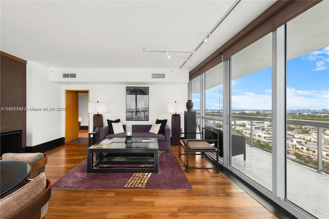 Recently Sold: $4,500,000 (2 beds, 2 baths, 1279 Square Feet)