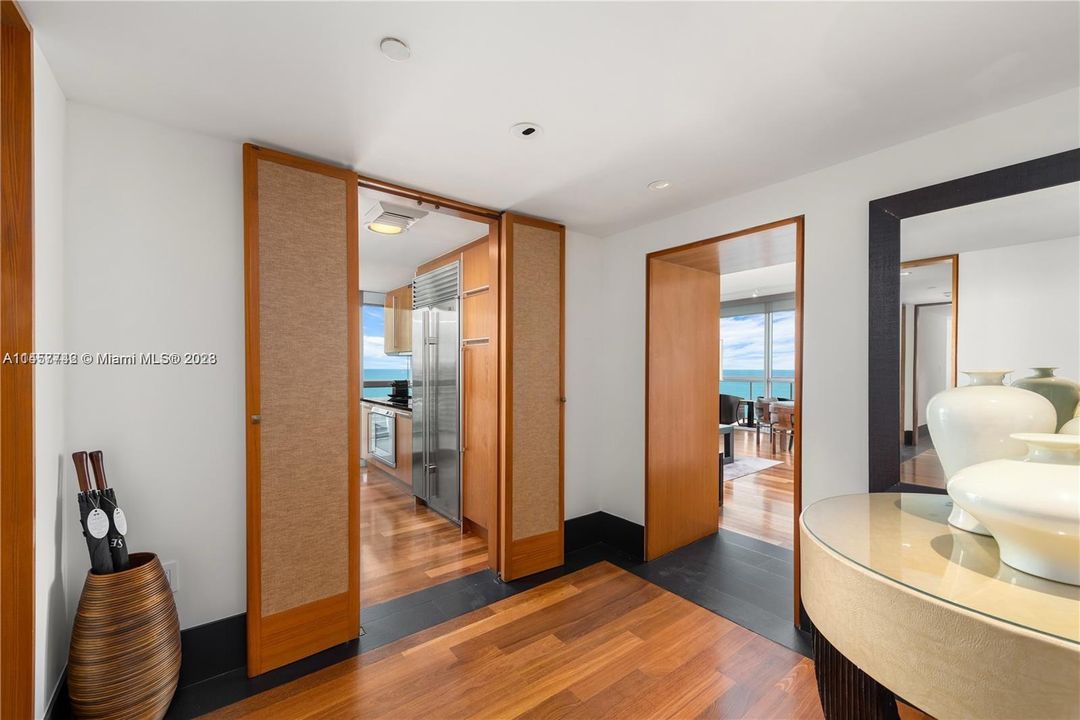 Recently Sold: $4,500,000 (2 beds, 2 baths, 1279 Square Feet)