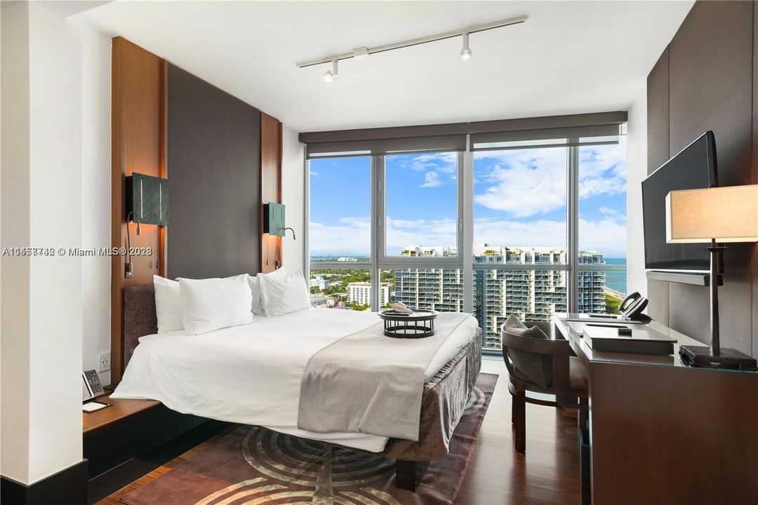 Recently Sold: $4,500,000 (2 beds, 2 baths, 1279 Square Feet)