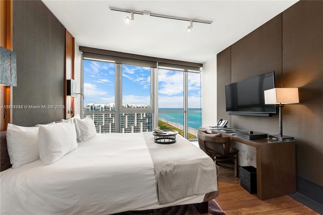 Recently Sold: $4,500,000 (2 beds, 2 baths, 1279 Square Feet)