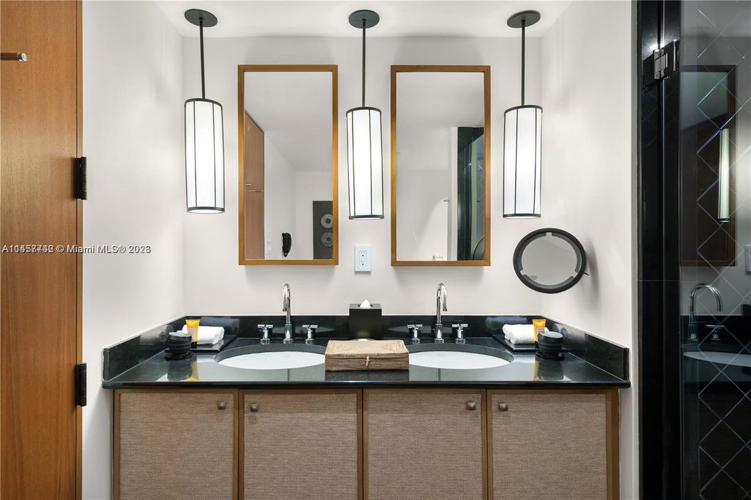 Recently Sold: $4,500,000 (2 beds, 2 baths, 1279 Square Feet)