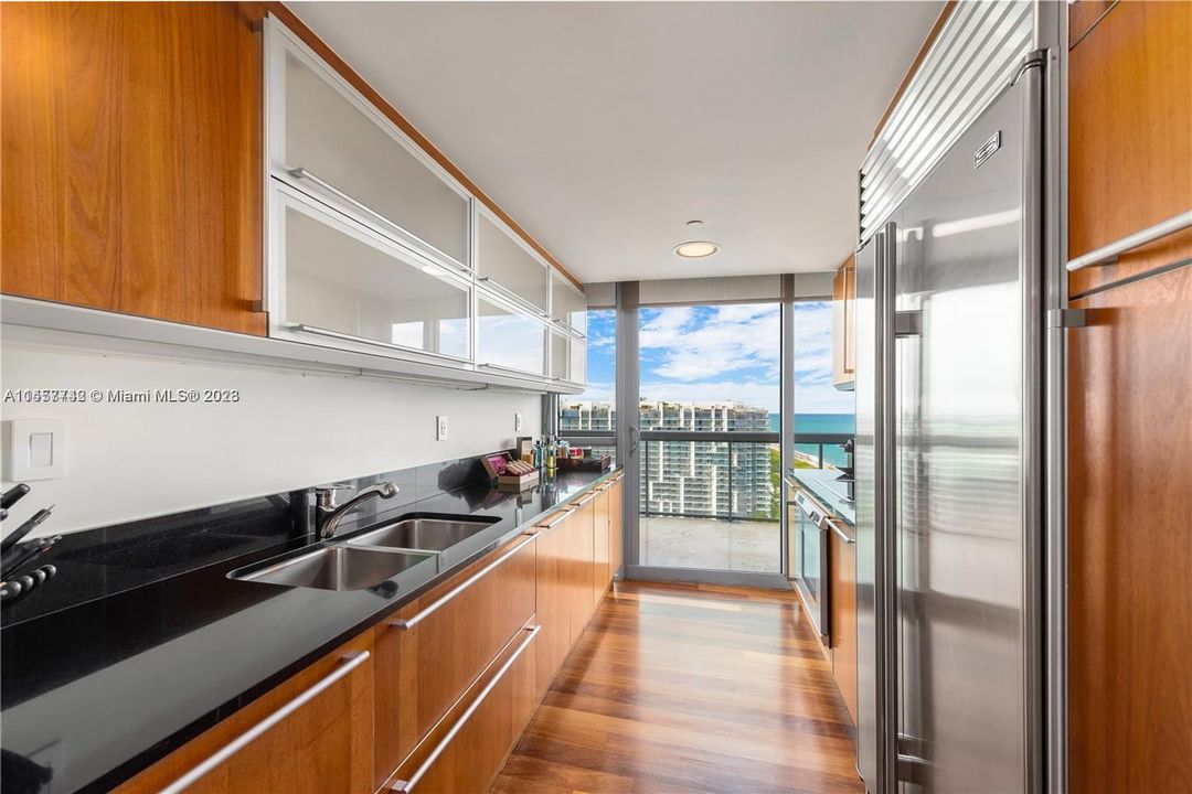 Recently Sold: $4,500,000 (2 beds, 2 baths, 1279 Square Feet)