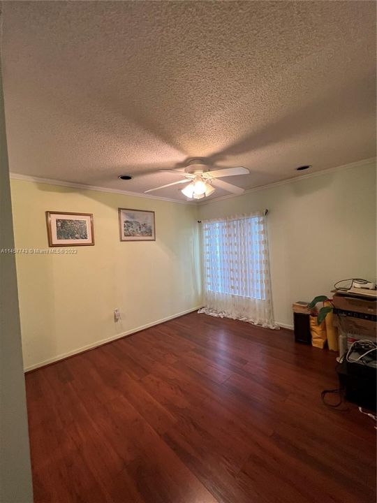 Недавно продано: $349,000 (3 спален, 2 ванн, 1102 Квадратных фут)