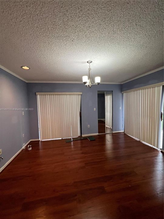 Недавно продано: $349,000 (3 спален, 2 ванн, 1102 Квадратных фут)