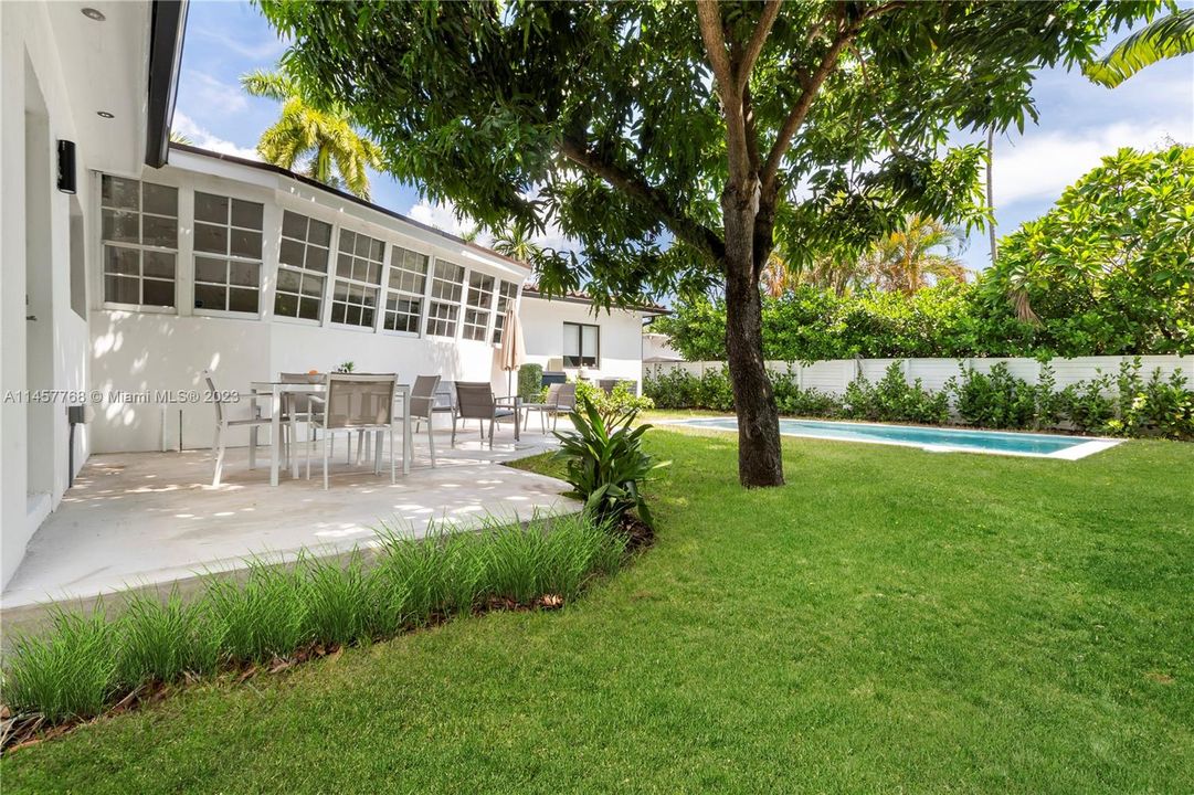 Recently Sold: $2,498,000 (4 beds, 4 baths, 2477 Square Feet)